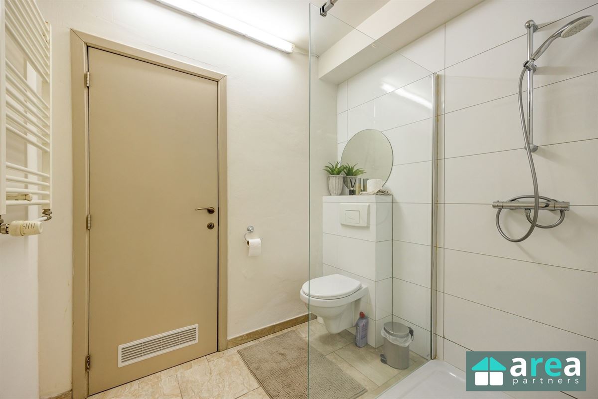 Instapklare ruime woning met 4 slaapkamers, garage en magazijn in Boho!