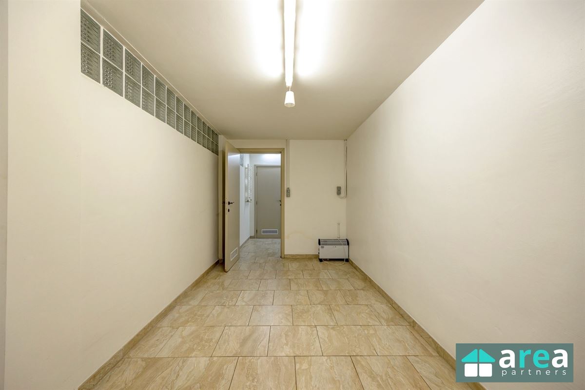 Instapklare ruime woning met 4 slaapkamers, garage en magazijn in Boho!