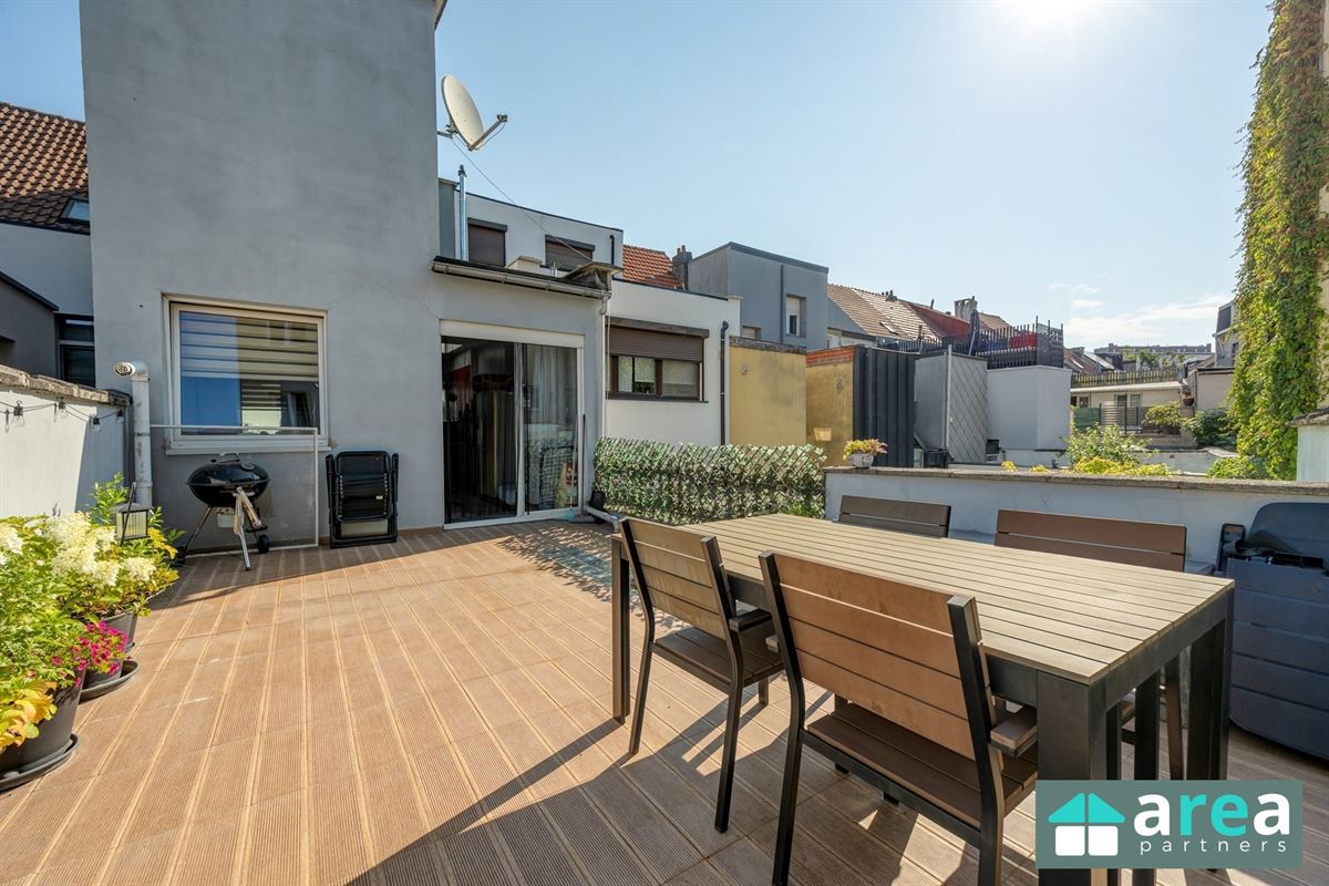 Instapklare ruime woning met 4 slaapkamers, garage en magazijn in Boho!