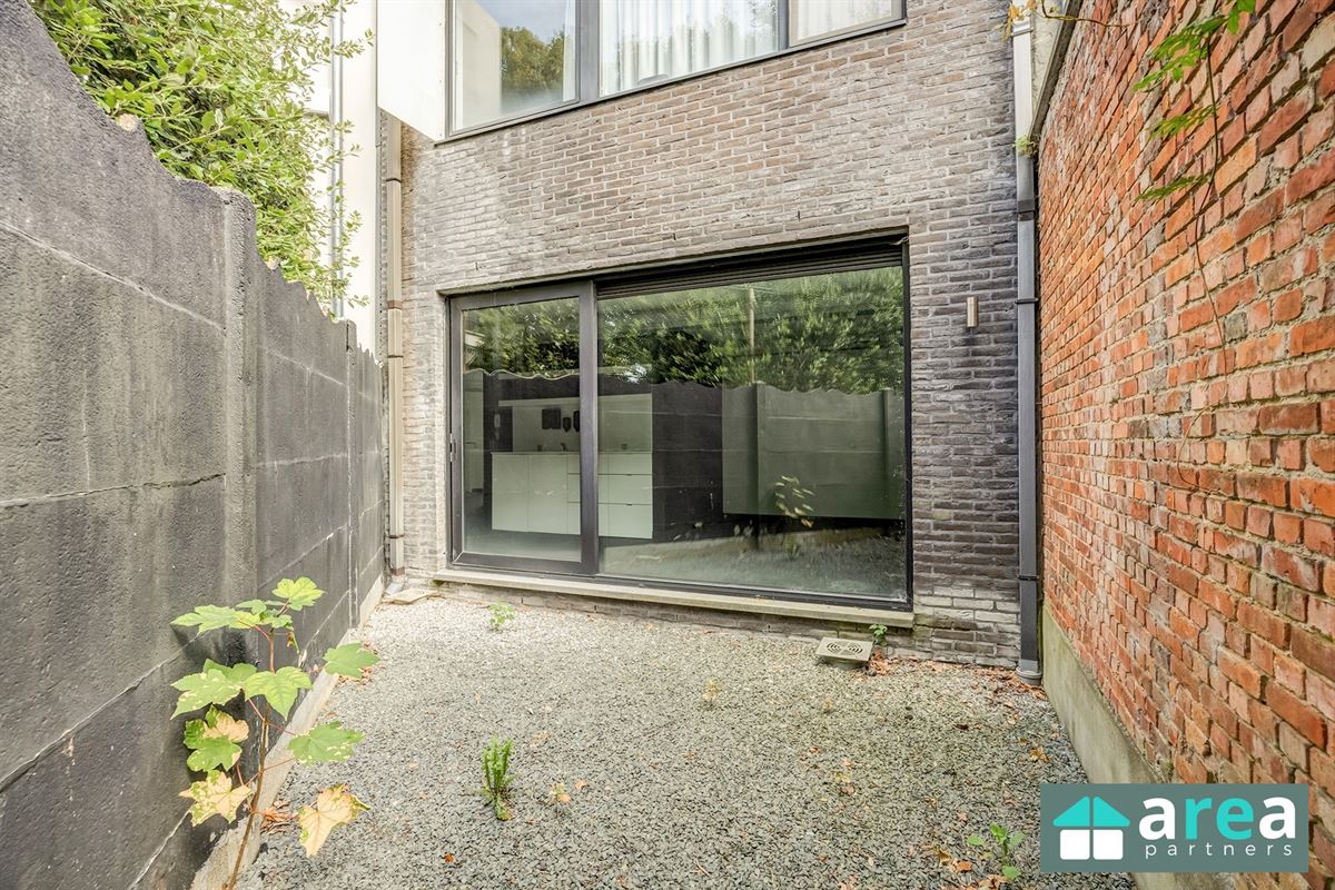Leuke kantoorruimte met koer in gegeerde buurt!