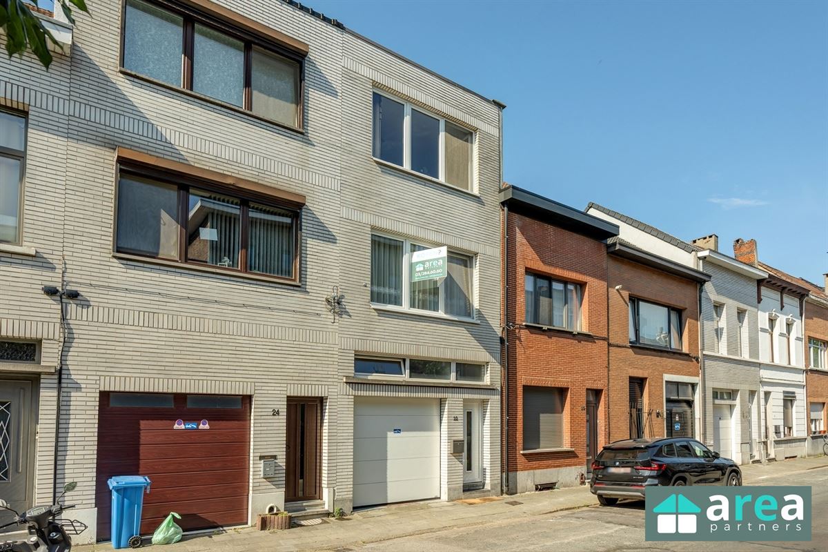 Instapklare ruime woning met 4 slaapkamers, garage en magazijn in Boho!