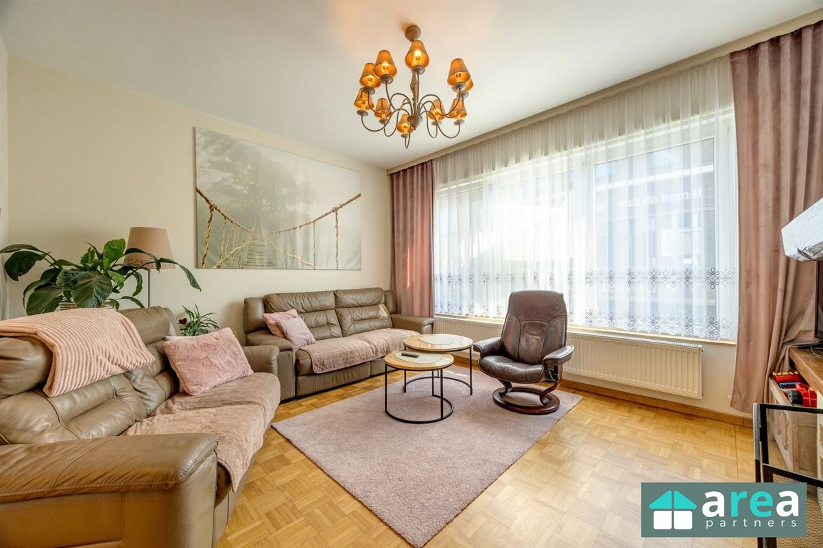 Instapklare ruime woning met 4 slaapkamers, garage en magazijn in Boho!