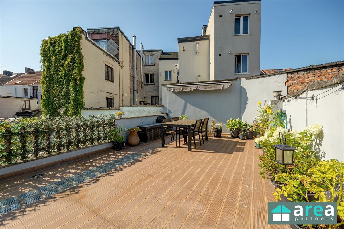 Instapklare ruime woning met 4 slaapkamers, garage en magazijn in Boho!
