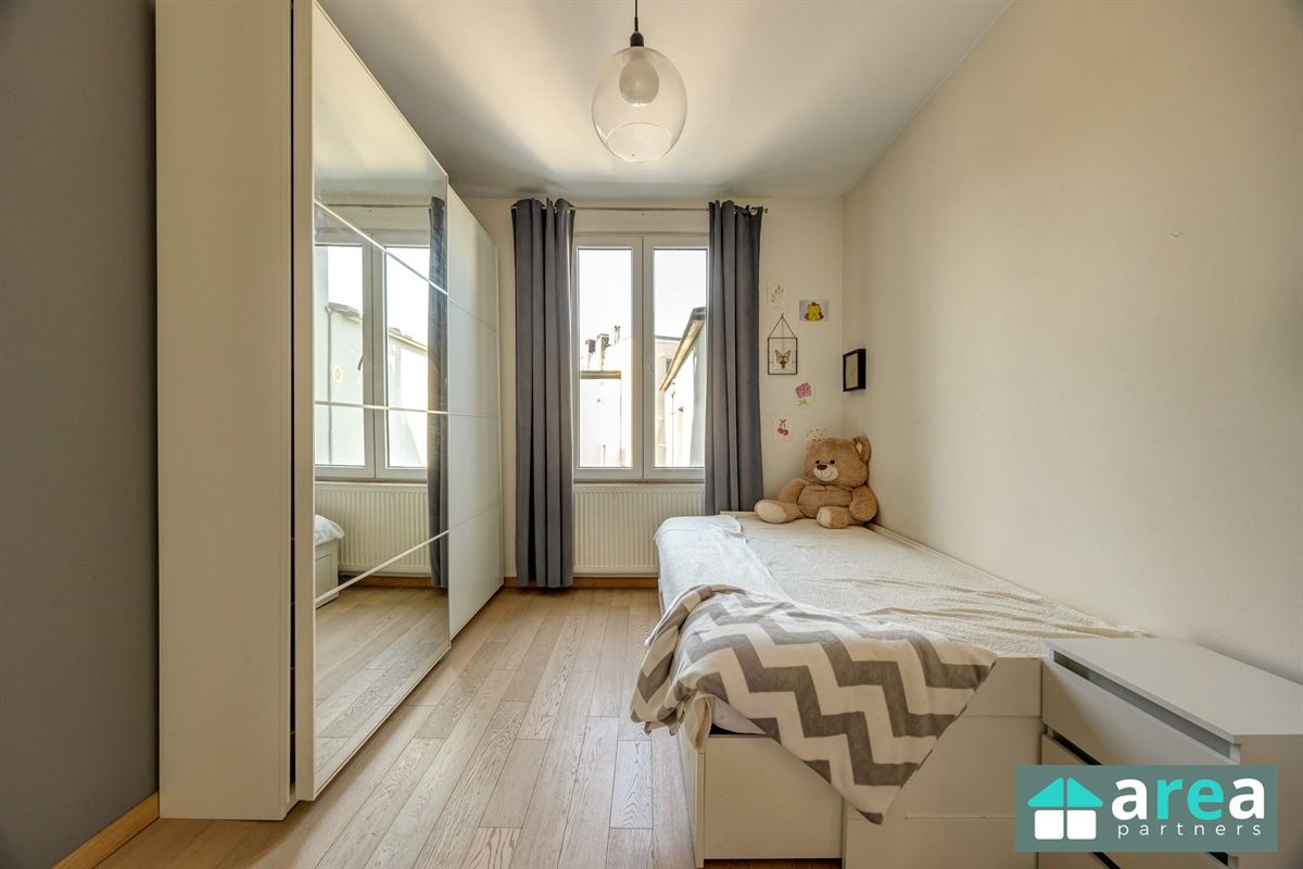 Instapklare ruime woning met 4 slaapkamers, garage en magazijn in Boho!