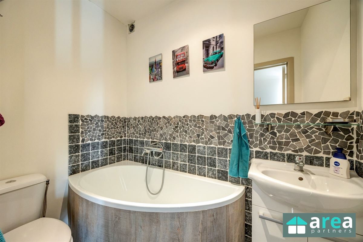 Instapklare ruime woning met 4 slaapkamers, garage en magazijn in Boho!