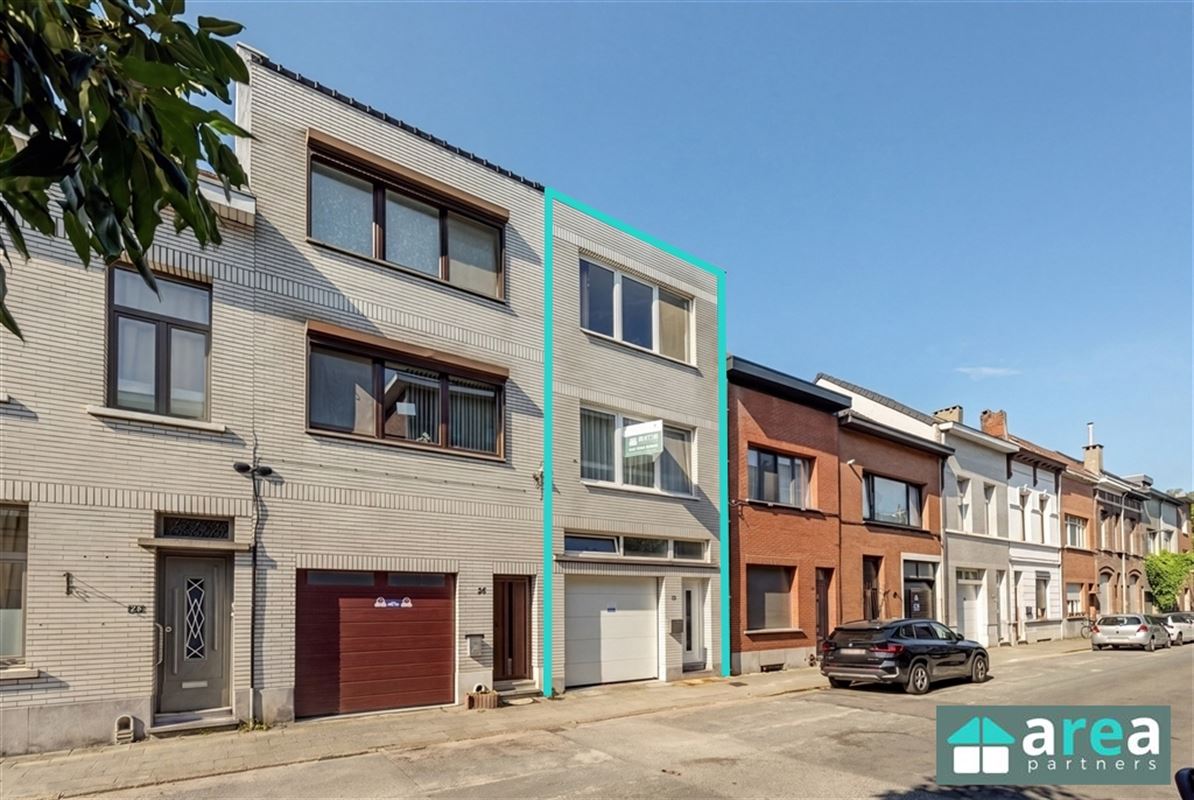 Instapklare ruime woning met 4 slaapkamers, garage en magazijn in Boho!