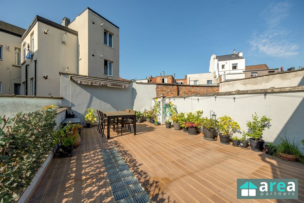 Instapklare ruime woning met 4 slaapkamers, garage en magazijn in Boho!