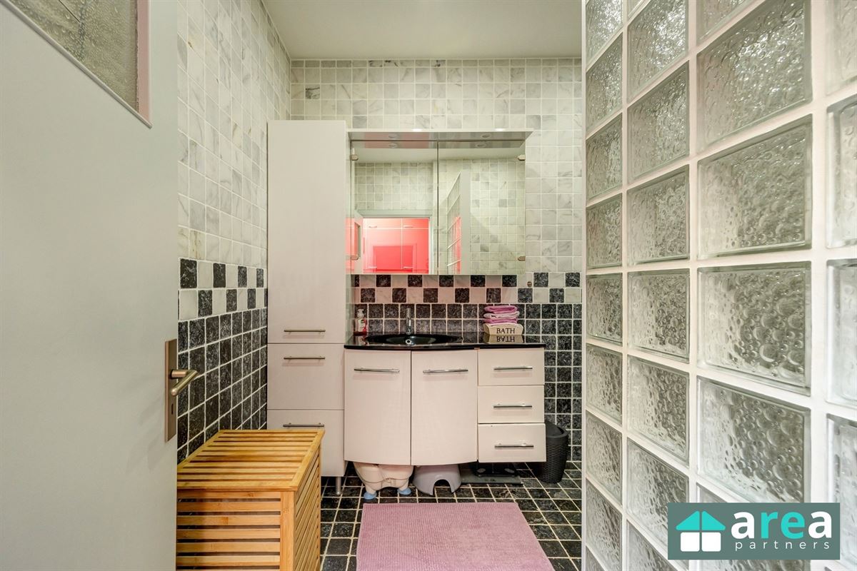 Instapklare ruime woning met 4 slaapkamers, garage en magazijn in Boho!