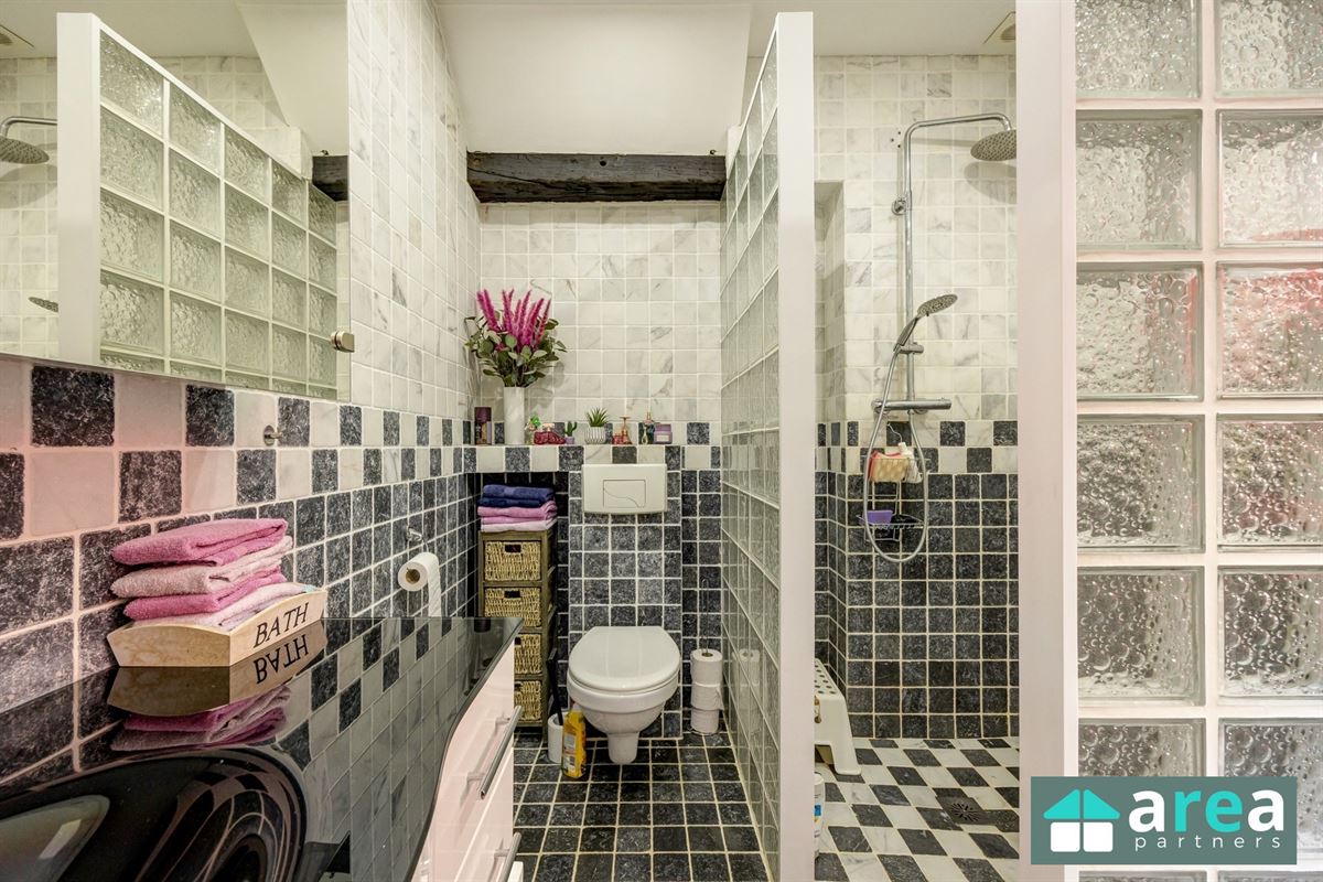 Instapklare ruime woning met 4 slaapkamers, garage en magazijn in Boho!