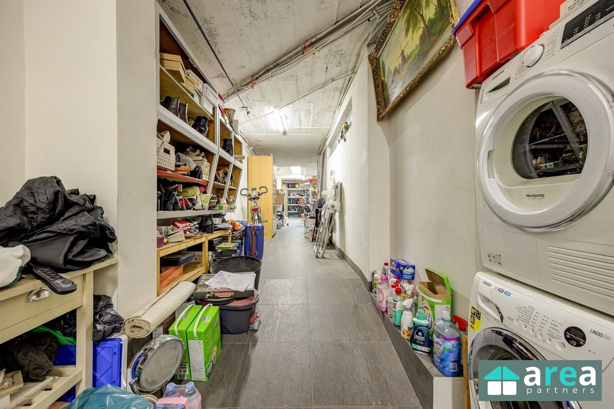 Instapklare ruime woning met 4 slaapkamers, garage en magazijn in Boho!
