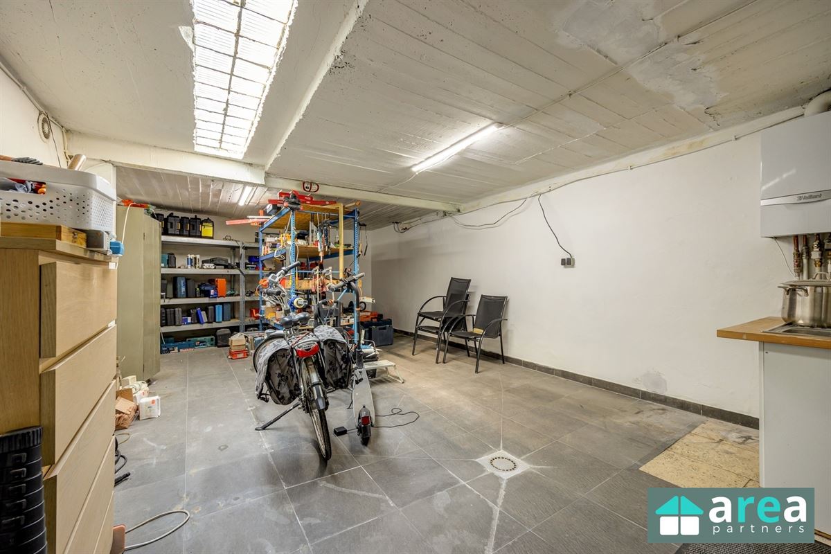Instapklare ruime woning met 4 slaapkamers, garage en magazijn in Boho!