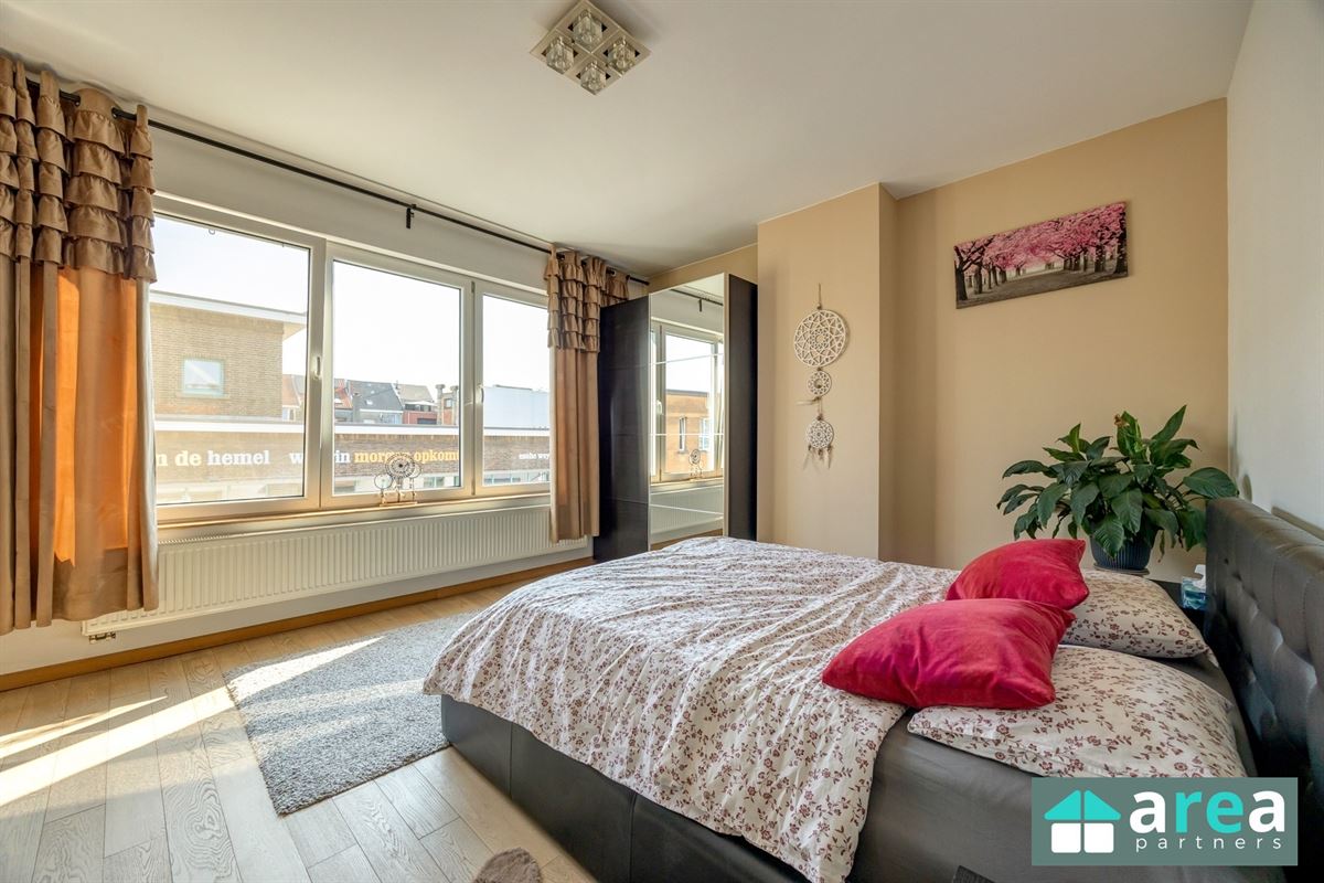 Instapklare ruime woning met 4 slaapkamers, garage en magazijn in Boho!