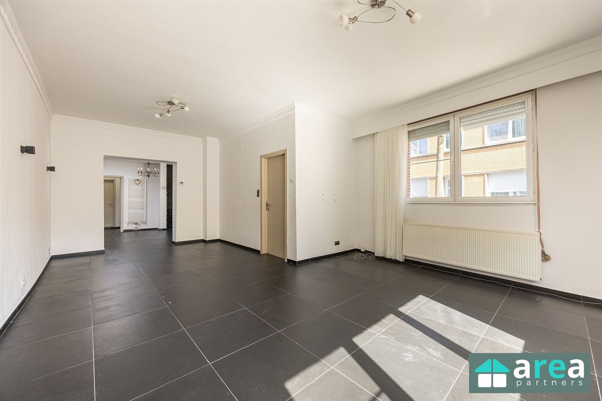 Ruime hoekwoning met twee tot drie slaapkamers en garage