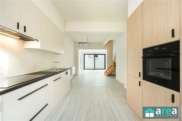 Ruime en volledig gerenoveerde woning!