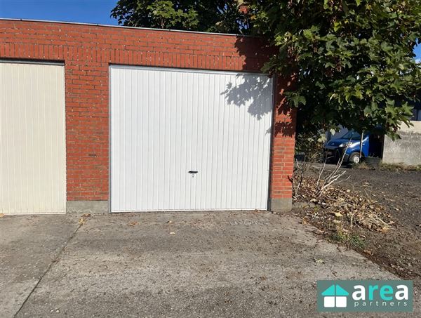 Ruime garagebox op centrale locatie!
