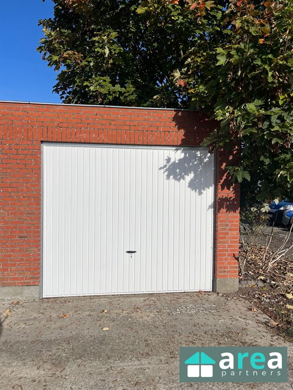 Ruime garagebox op centrale locatie!
