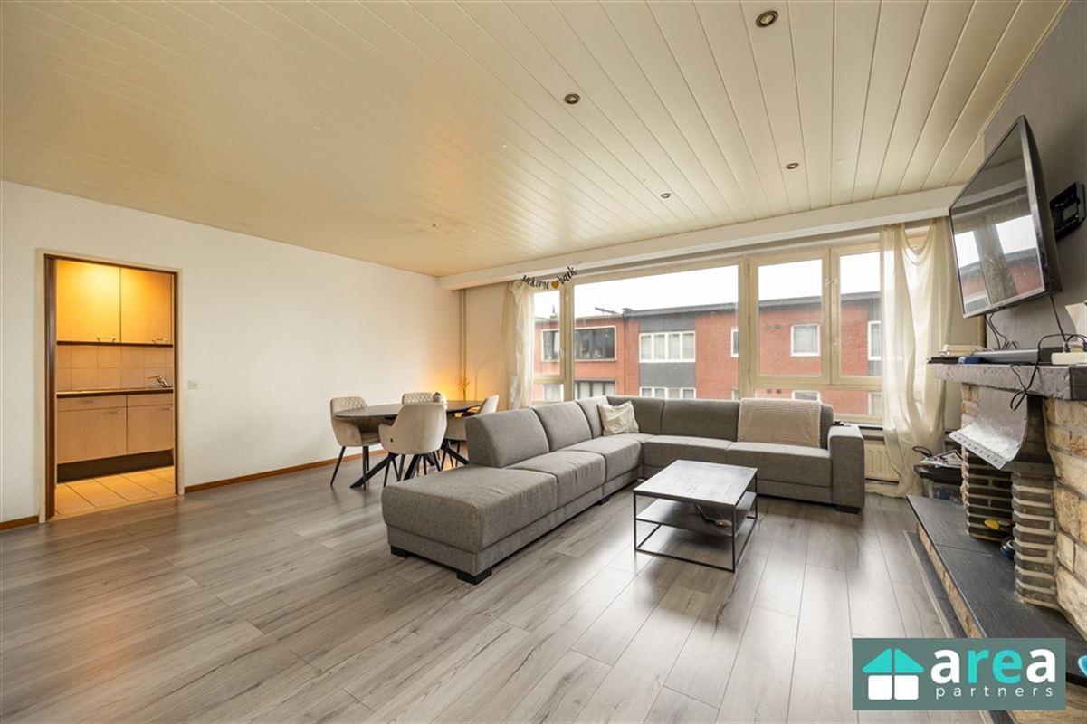 Instapklaar lichtrijk app. met 2 slpk. én terras op toplocatie!
