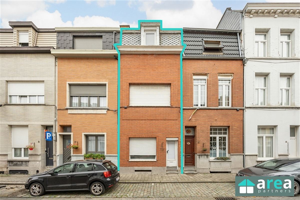 Te renoveren gezinswoning met 4 slpk en koer!
