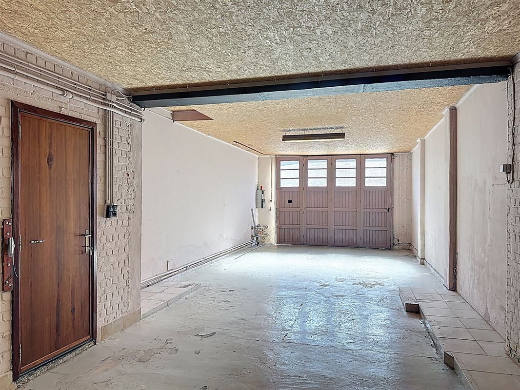 Karaktervolle ruime woning met werkplaats.