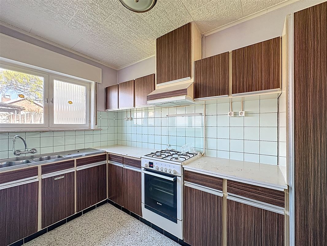 Karaktervolle ruime woning met werkplaats.