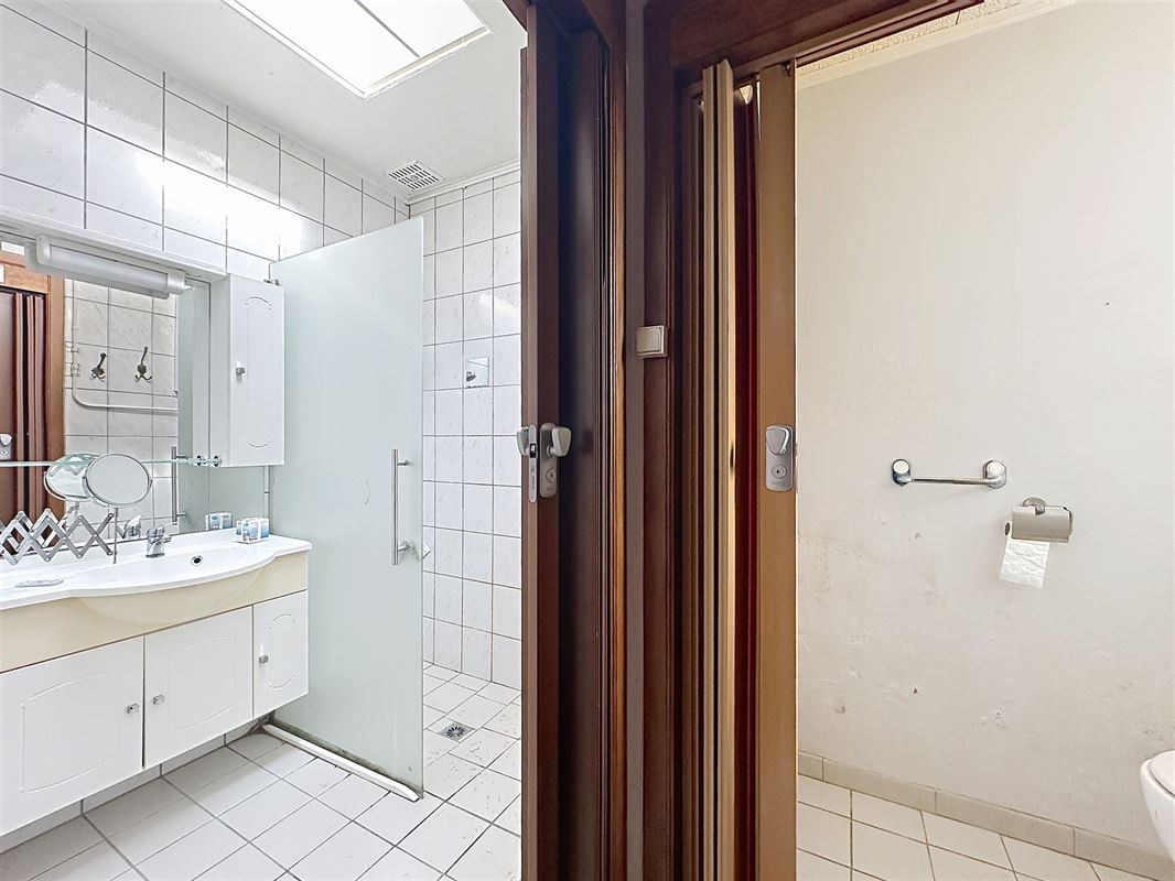 Karaktervolle ruime woning met werkplaats.