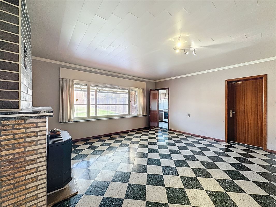 Karaktervolle ruime woning met werkplaats.