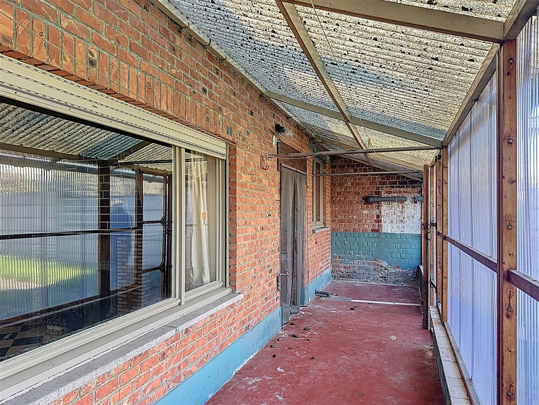 Karaktervolle ruime woning met werkplaats.