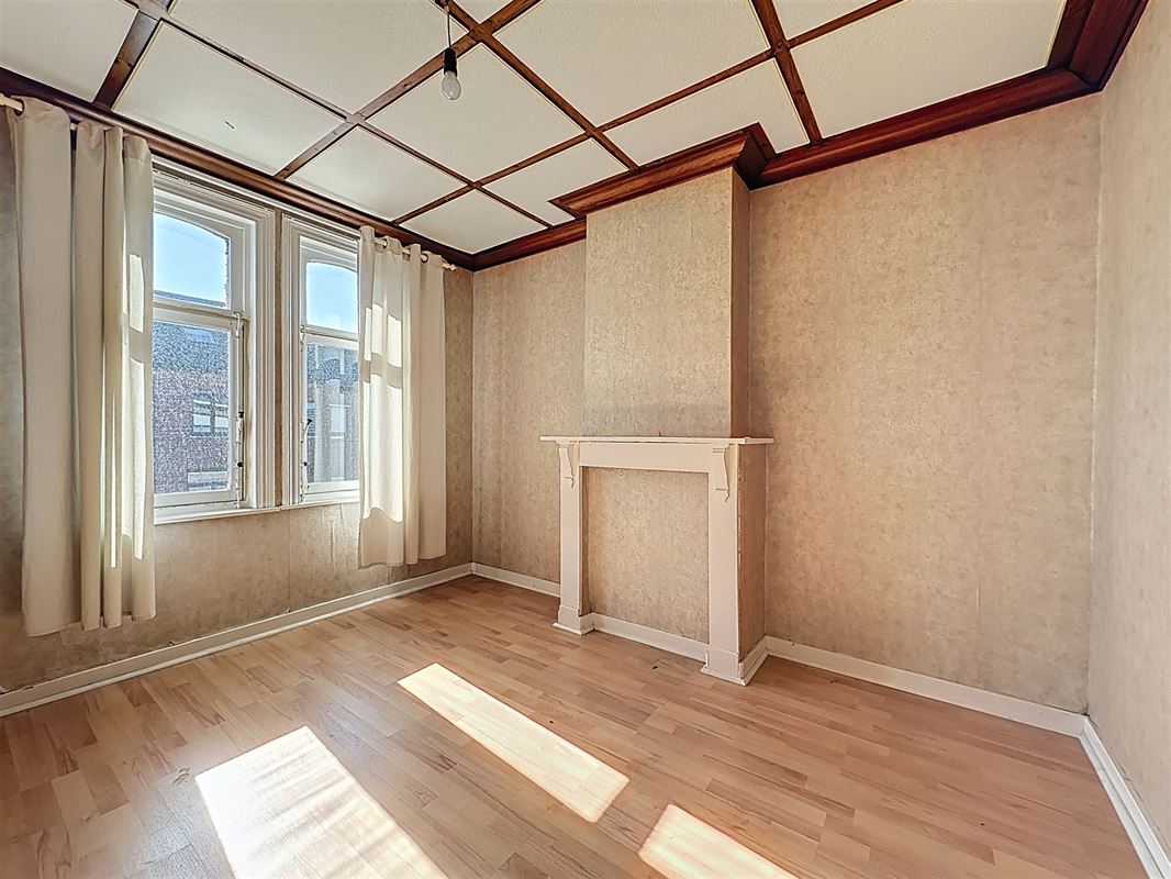 Karaktervolle ruime woning met werkplaats.