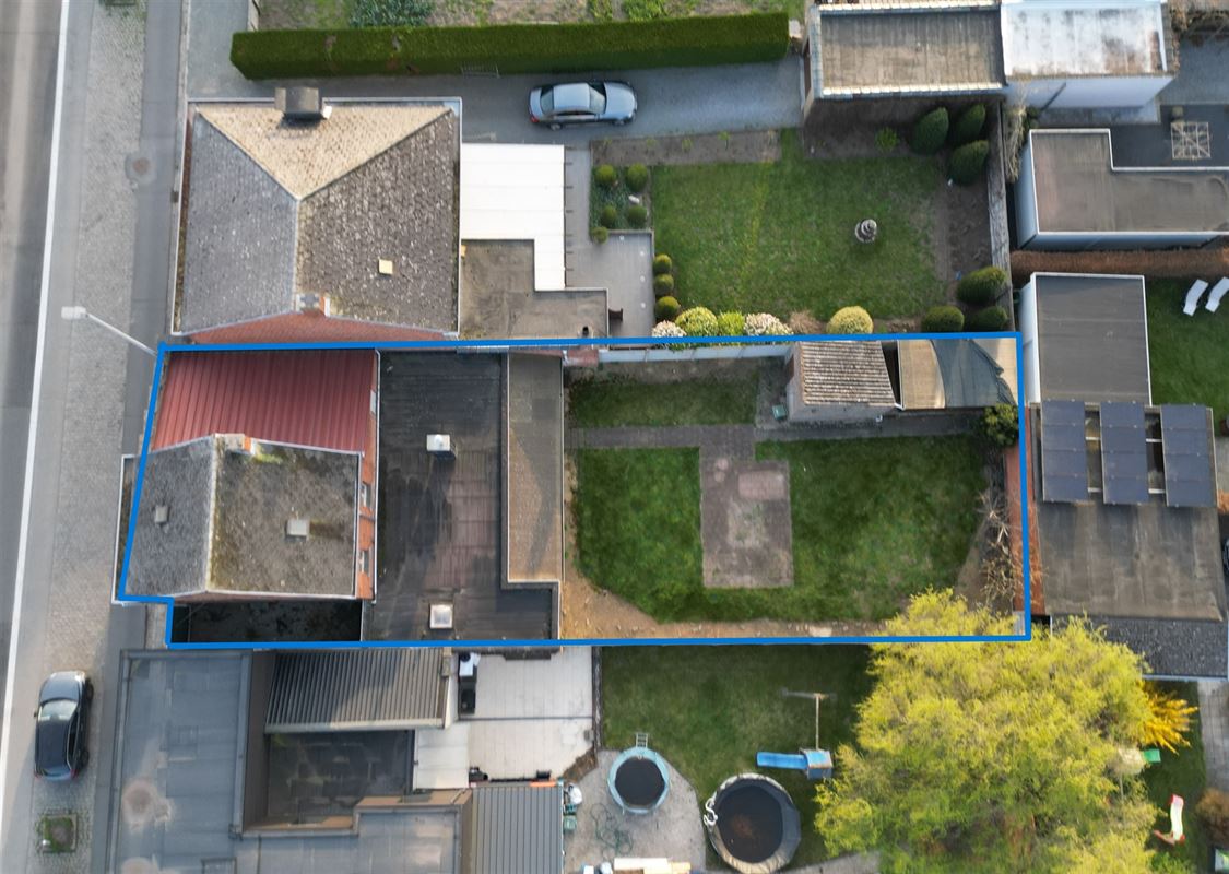 Karaktervolle ruime woning met werkplaats.