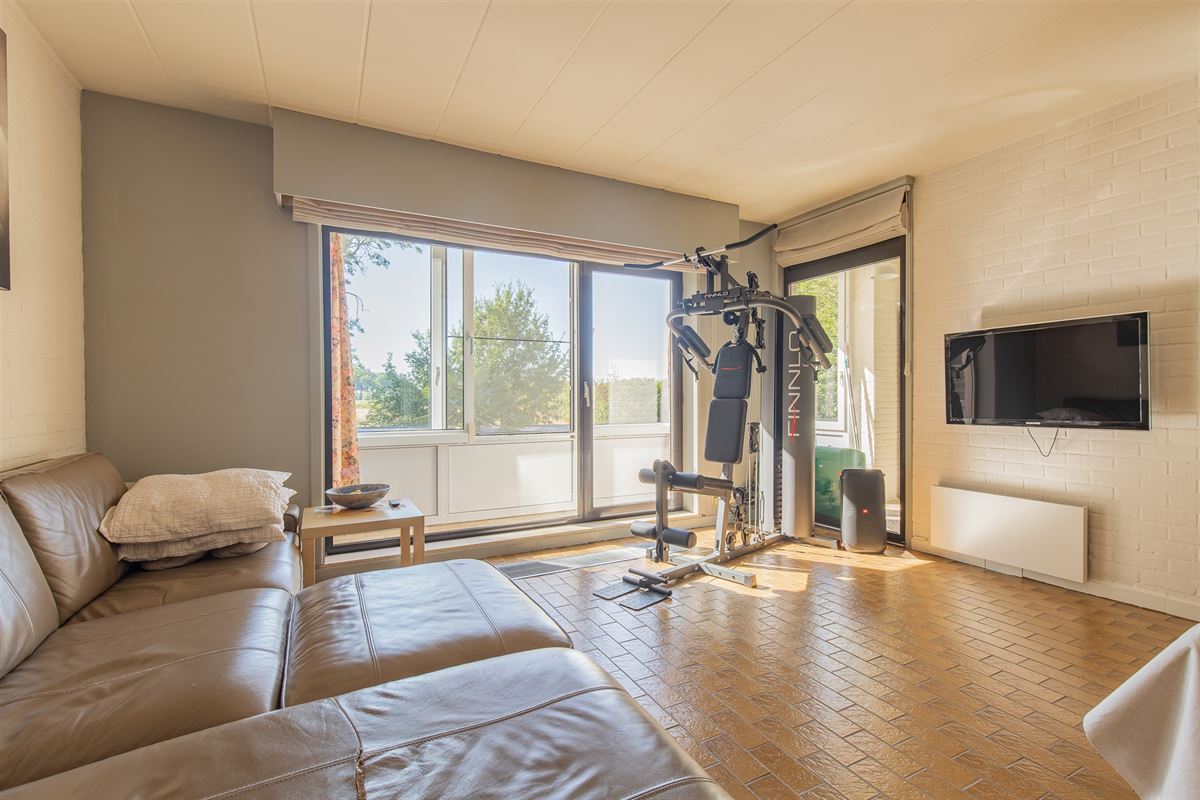 Instapklaar en gezellig appartement met uitzicht en garage