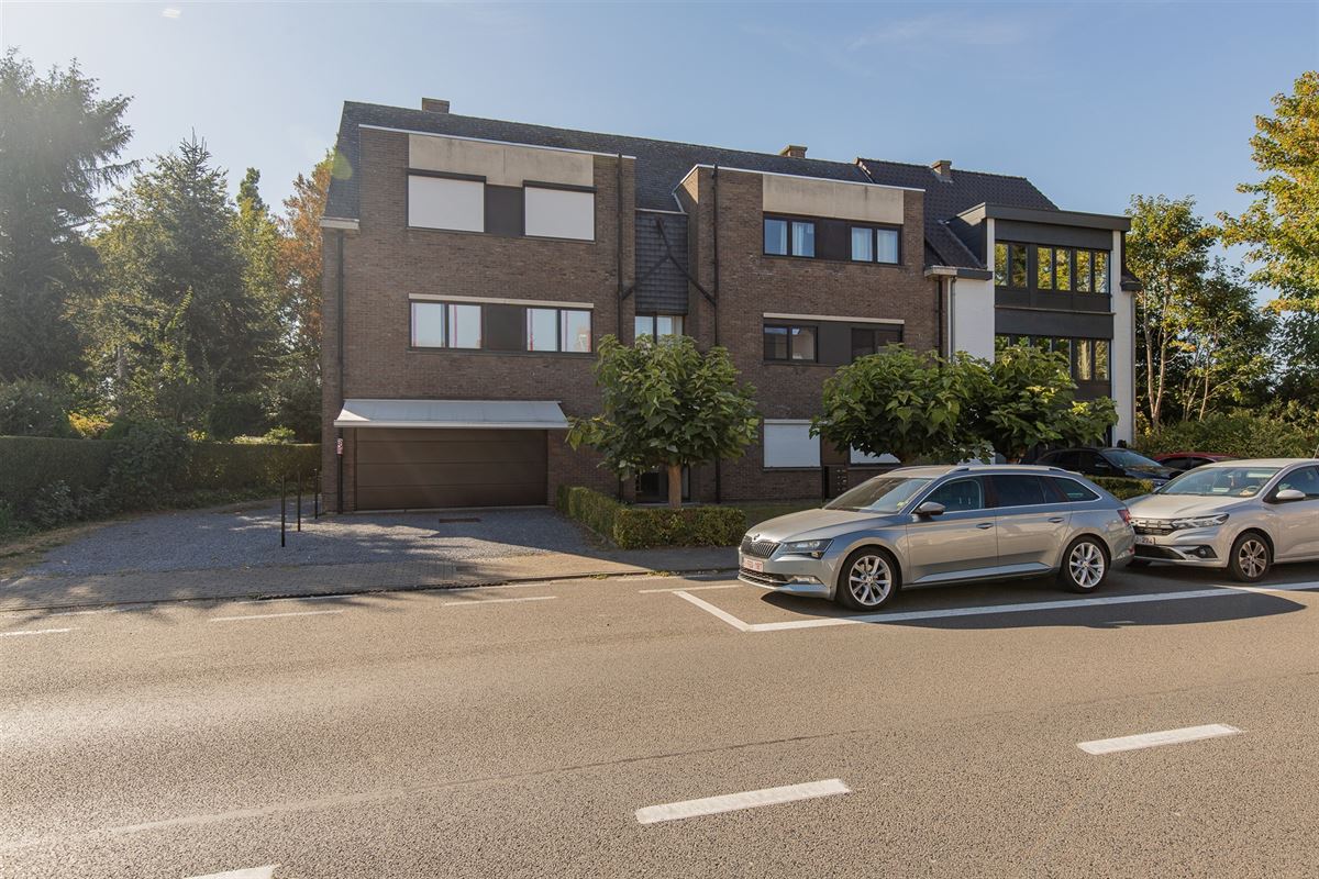 Instapklaar en gezellig appartement met uitzicht en garage