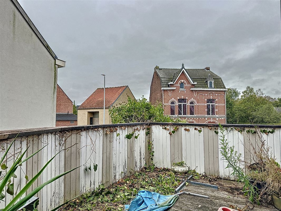 Karaktervol pand met woonst en mogelijkheden in Oudegem
