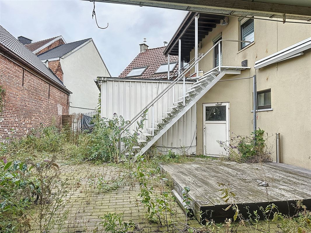 Karaktervol pand met woonst en mogelijkheden in Oudegem