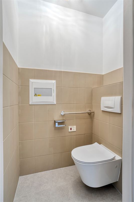 Gelijkvloerse vernieuwde assistentieflat met terras op exclusief 17de eeuws kasteeldomein in het pittoreske Brugge