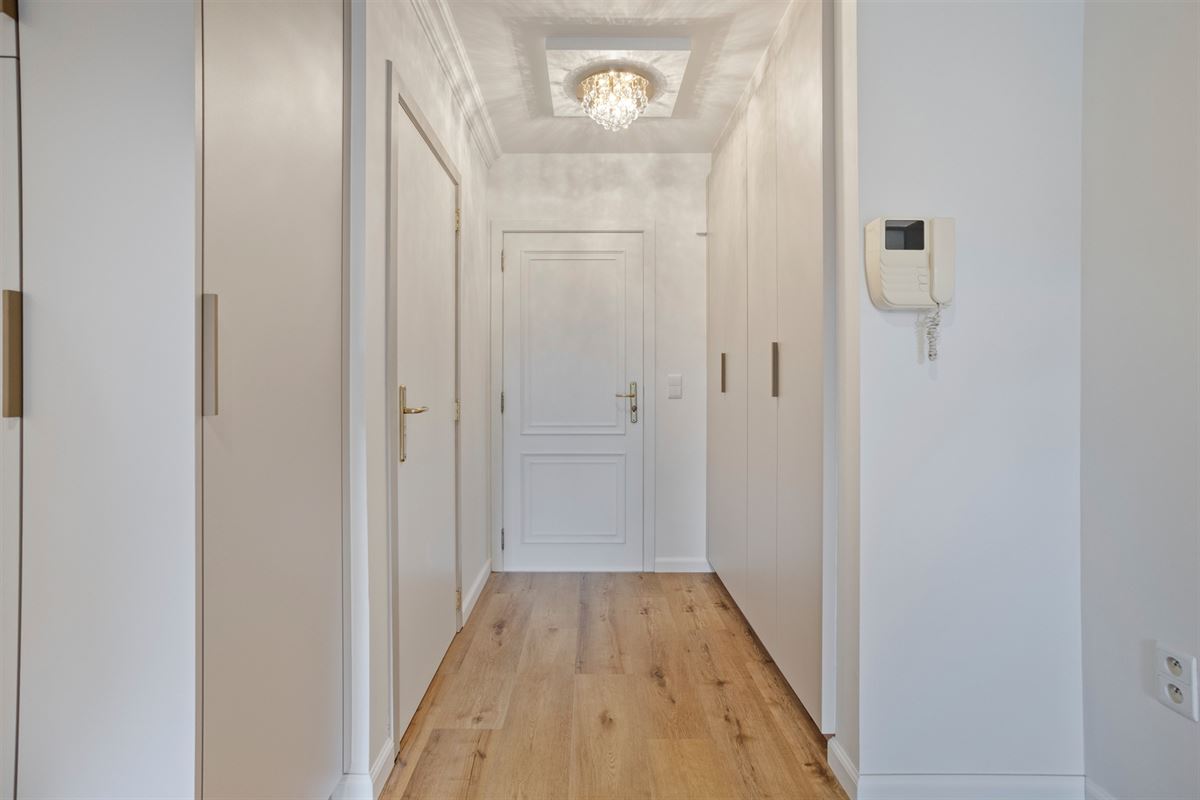 Gelijkvloerse vernieuwde assistentieflat met terras op exclusief 17de eeuws kasteeldomein in het pittoreske Brugge
