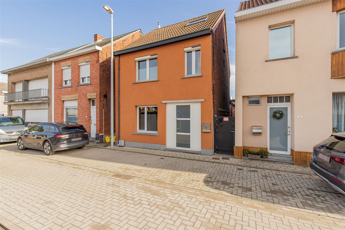 Solide woning met tuin en potentieel te Buggenhout.