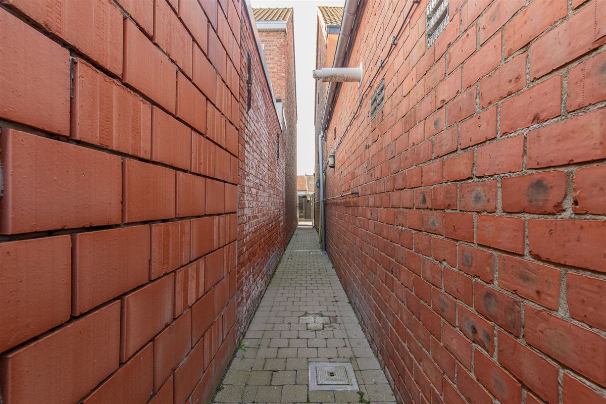 Solide woning met tuin en potentieel te Buggenhout.
