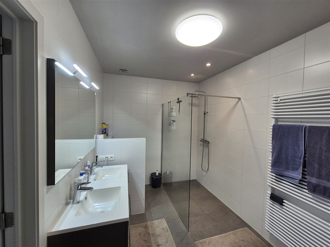Gelijkvloers 3-slaapkamer appartement 