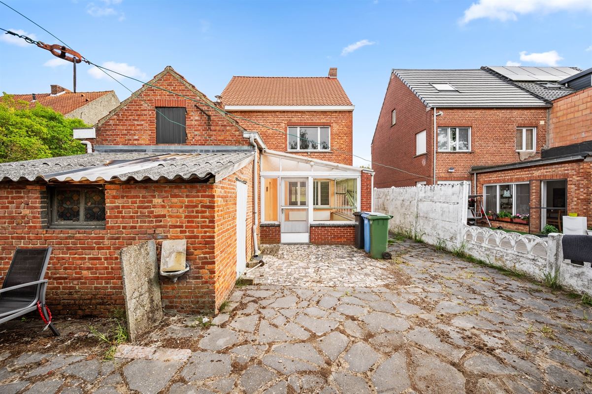 Te renoveren woning op riant perceel