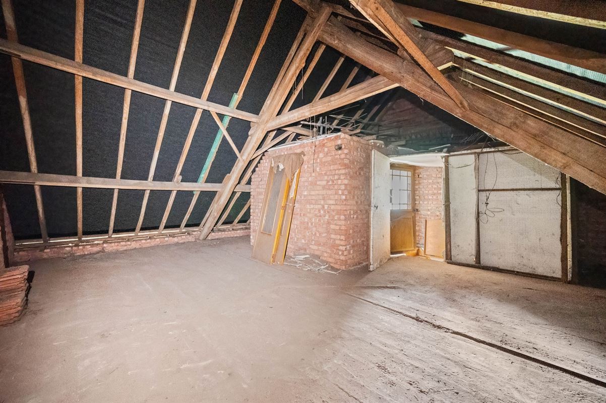 Te renoveren woning op riant perceel