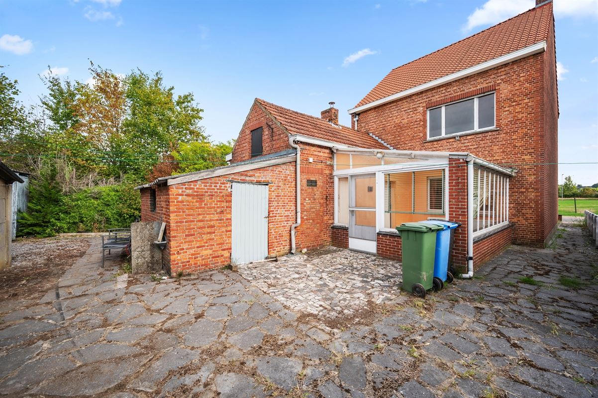 Te renoveren woning op riant perceel