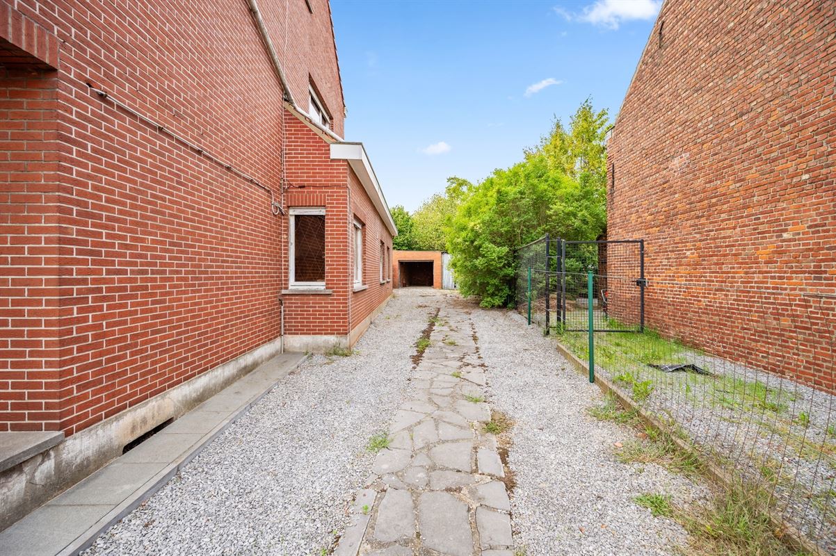 Te renoveren woning op riant perceel