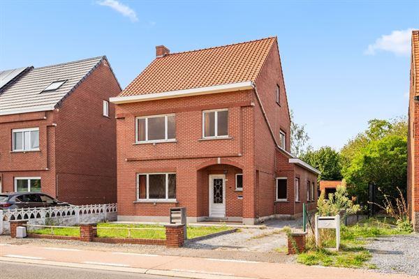 Te renoveren woning op riant perceel
