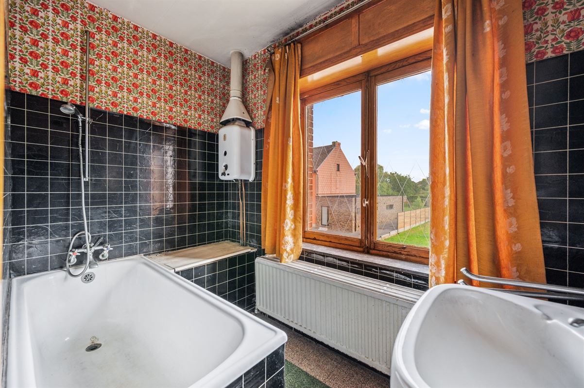 Te renoveren woning op riant perceel