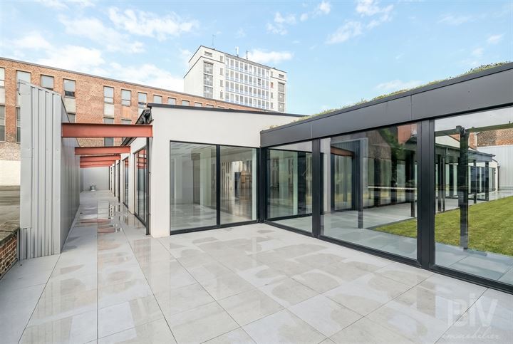 Surface polyvalente de bureaux neufs de 580m2 à aménager.