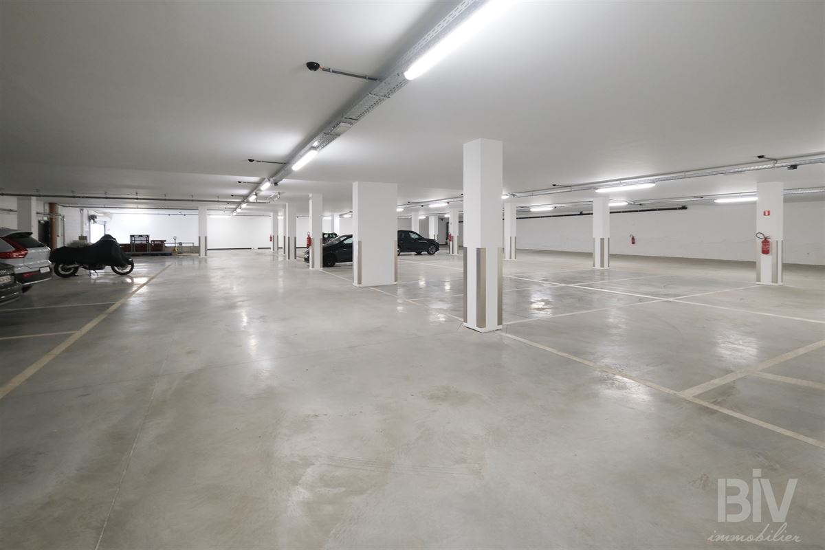 Surface polyvalente de bureaux neufs de 400m2 à parachever.