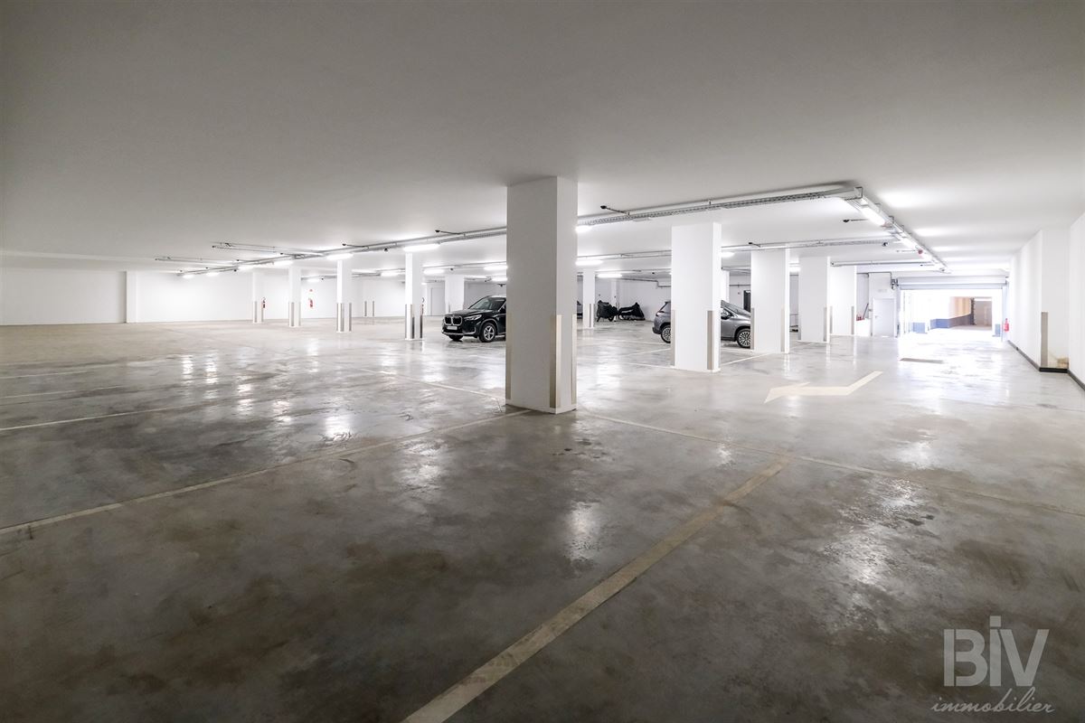 emplac parking neufs sécurisés idéal SUV poss borne elec