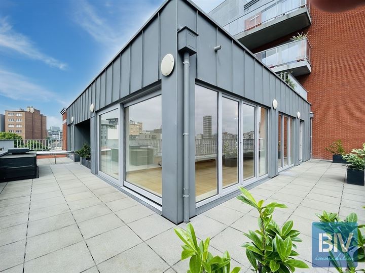 Penthouse de 115m2, 3 ch et garage, avec vue sur Meuse.