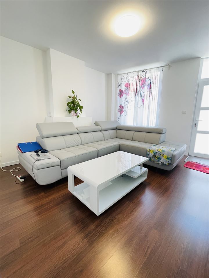 Maison 2 chambres entièrement rénovée, avec grand jardin.
