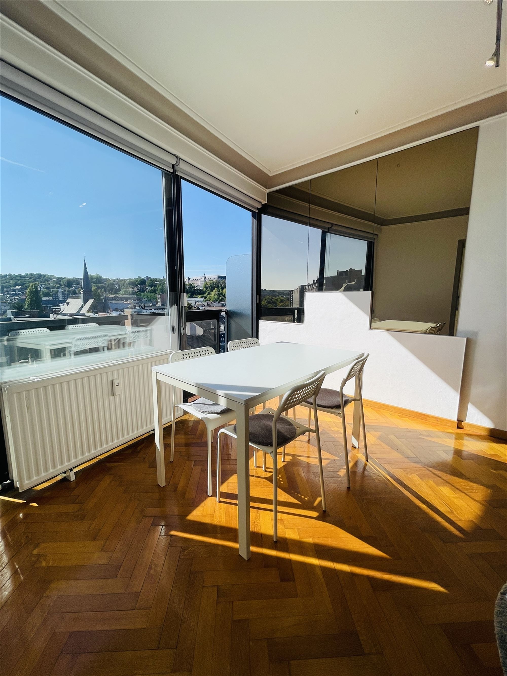 Coeur de Liège, studio lumineux prêt à habiter.